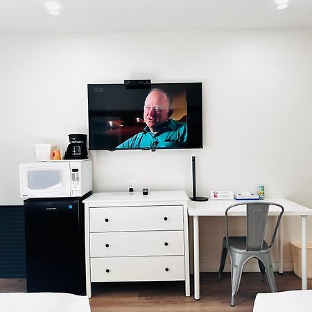 ווייטקורט Cloud 9 Inn מראה חיצוני תמונה