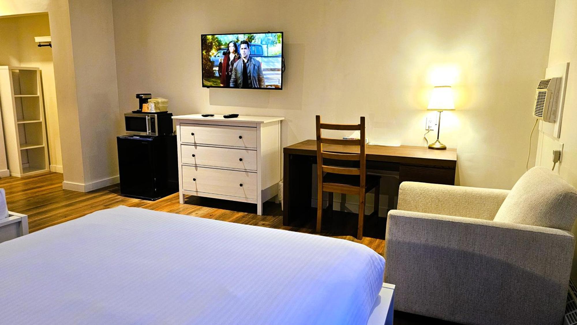 ווייטקורט Cloud 9 Inn מראה חיצוני תמונה
