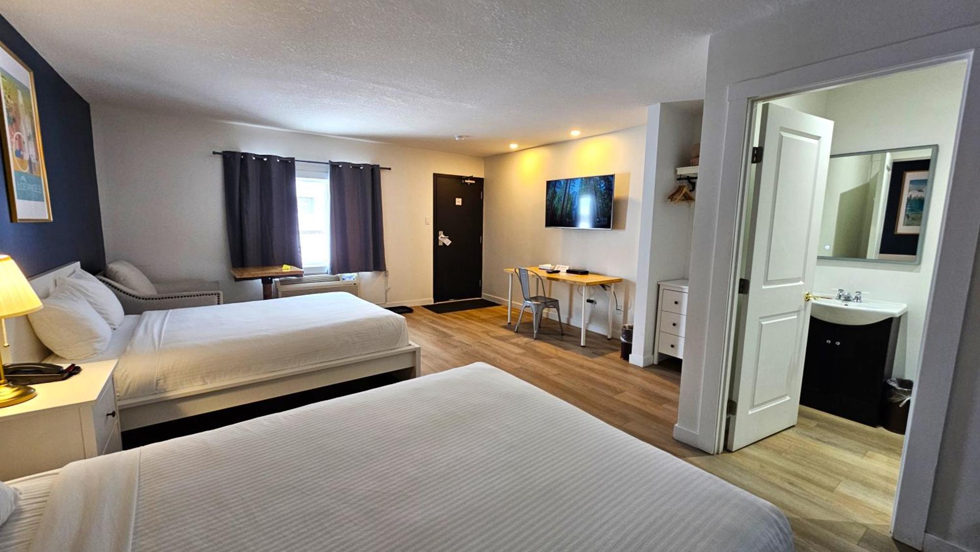 ווייטקורט Cloud 9 Inn מראה חיצוני תמונה