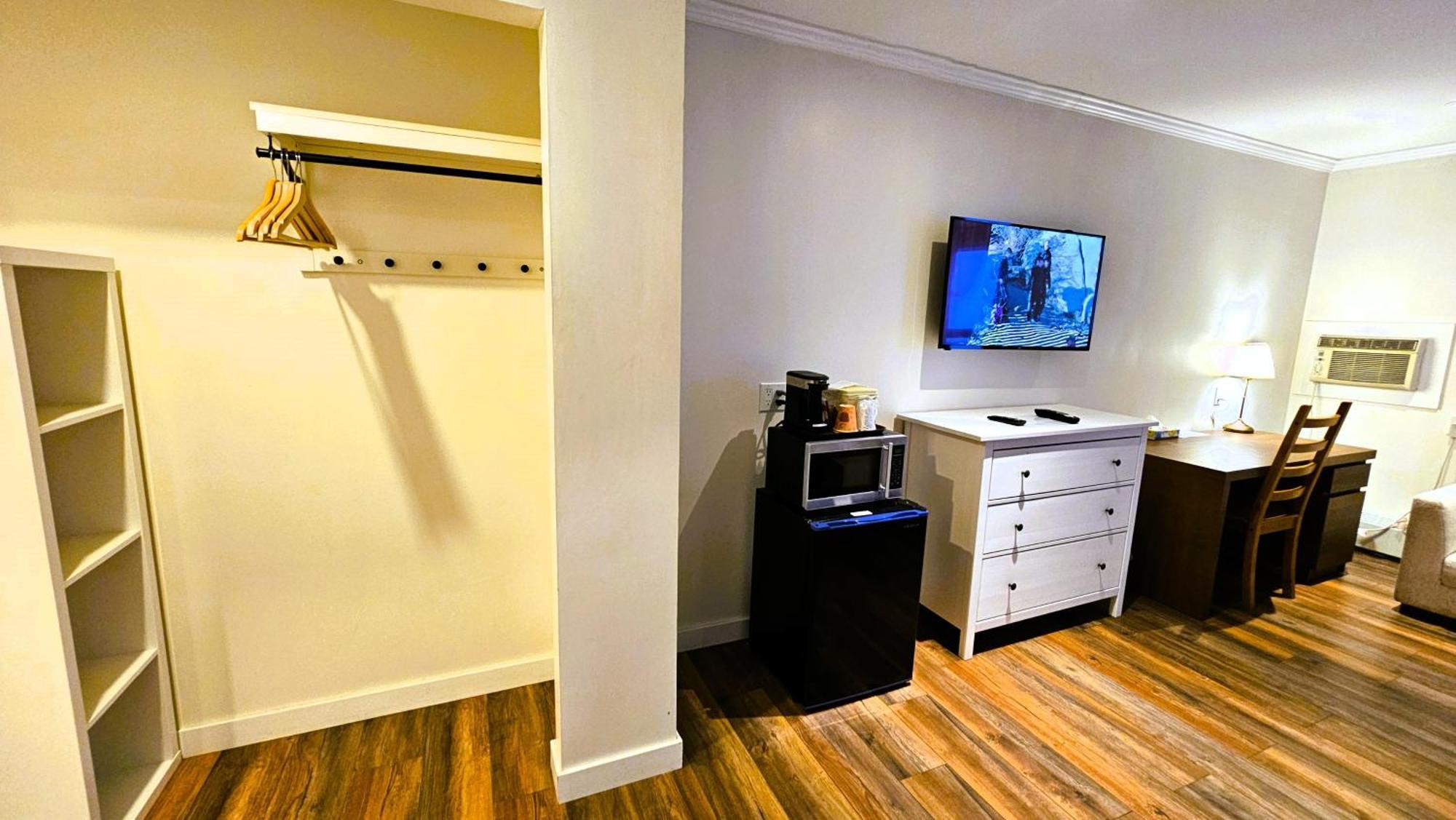 ווייטקורט Cloud 9 Inn מראה חיצוני תמונה