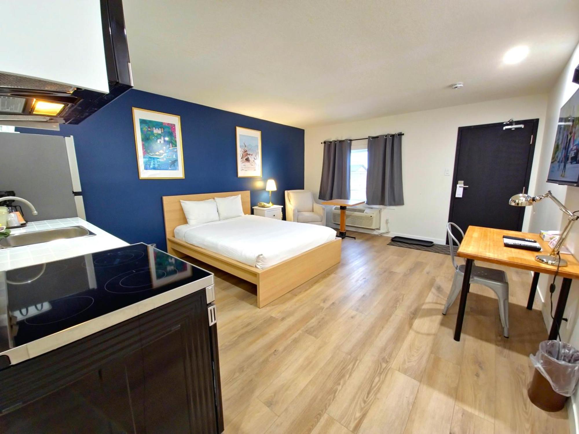 ווייטקורט Cloud 9 Inn מראה חיצוני תמונה