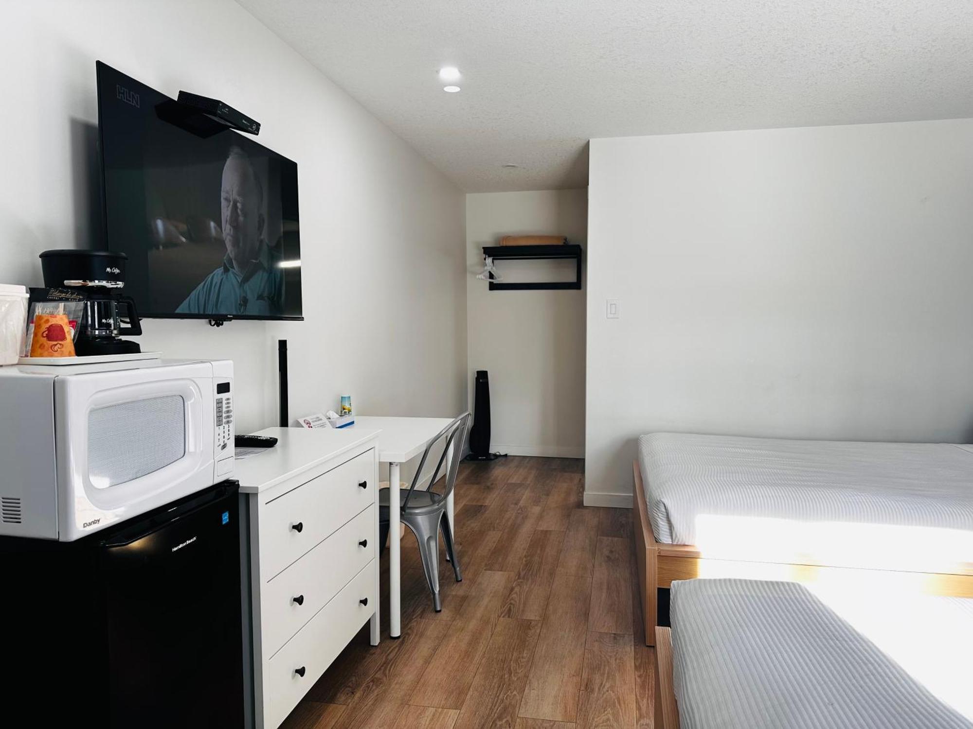 ווייטקורט Cloud 9 Inn מראה חיצוני תמונה